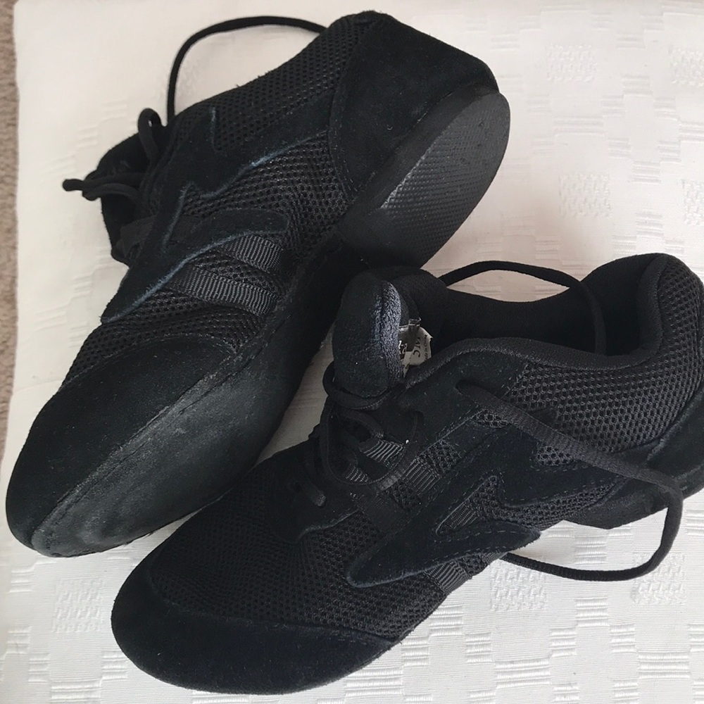 Dancing sneaker